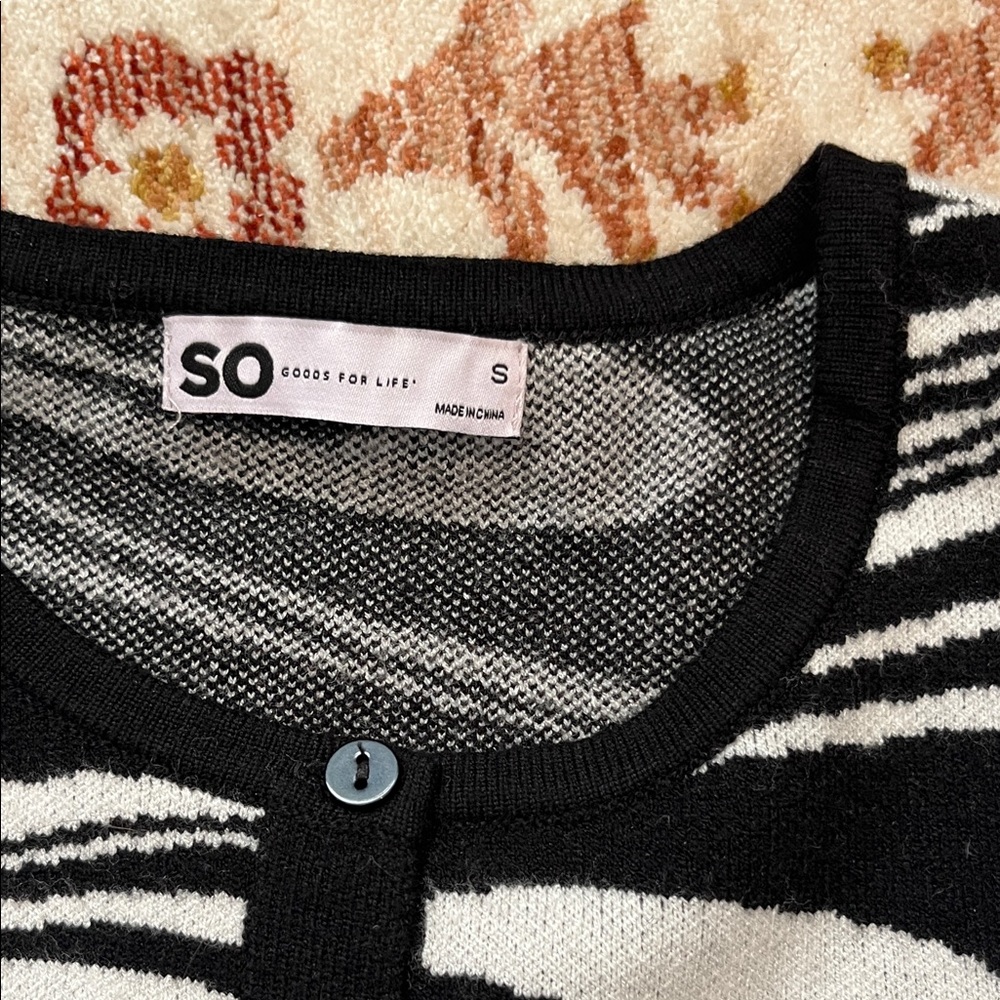 SO Monochrome Swirl Cardigan - Picture 2 of 2